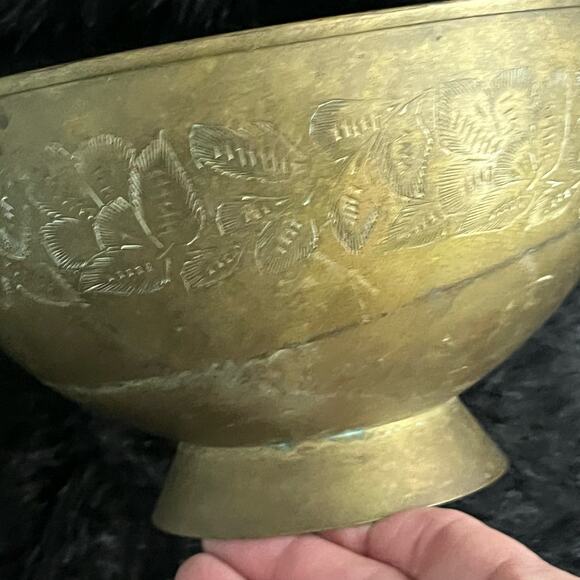 VTG 70s brass etched bowl with pedestal base - Picture 2 of 14